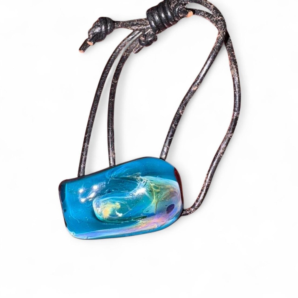 Blue and black glass pendant bracelet